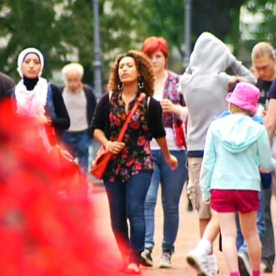 Folk på stan i Helsingfors centrum.