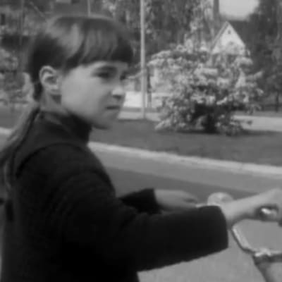 Barn med cykel, Yle 1963