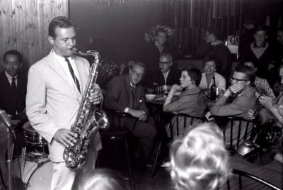 Stan Getz spelar saxofon på jazzklubben Montmartre i Köpenhamn.