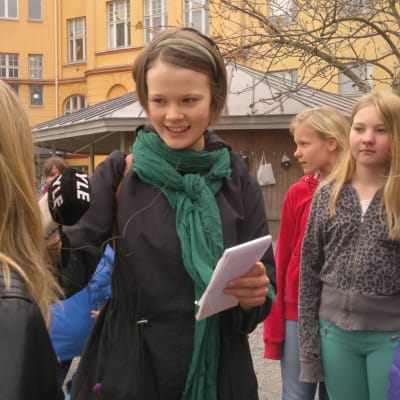 Sofia Böling intervjuar femteklassare i Cygnaeus skola