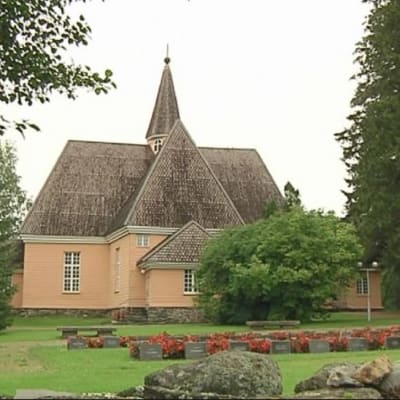 Kiihtelysvaaran kirkko kesällä 2012.