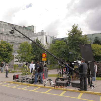 Bollywoodfilmen Shamitabh spelades in i Helsingfors somamren 2014. Här inspelningsteamet utanför Mejlans sjukhus.