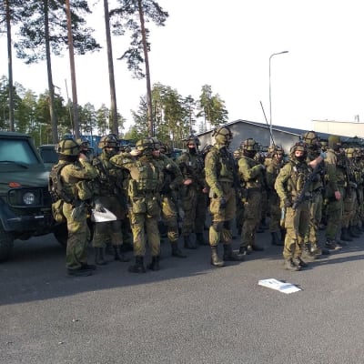 Sotilaita pihalla Porin prikaatssa Säkylässä.