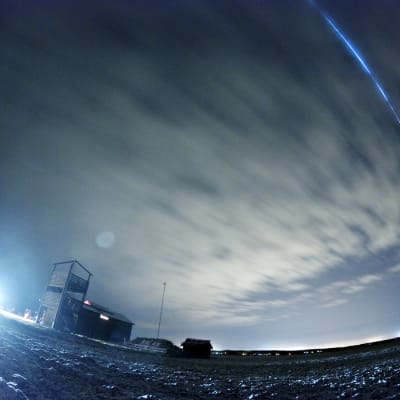 Geminidernas stjärnfall ovanför Meteorian vid Söderfjärden
