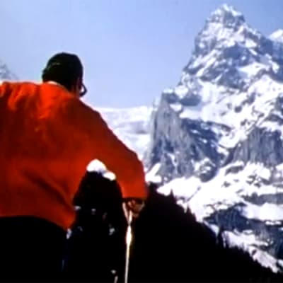 Mies hiihtää alppimaisemassa (1966).