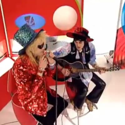 Hanoi Rocks -duo esiintyy Lits-ohjelman kulisseissa 2003.