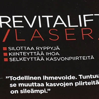 Lähikuva Revitalift-kasvovoiteen mainoksen mainosväittämistä.