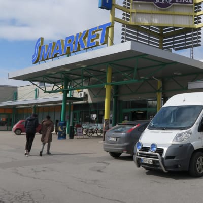 Pirkkalan Partolan S-market vuonna 2017. 