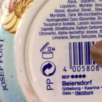 Purkkisymboli kertoo kuinka kauan tuote säilyy avattuna.