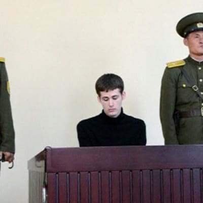 Amerikan inför domstol i Nordkorea