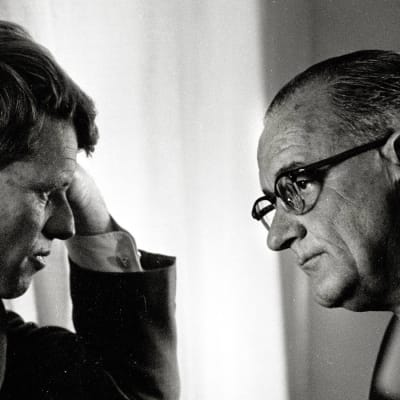 Senaattori Robert Kennedy ja presidentti Lyndon B. Johnson