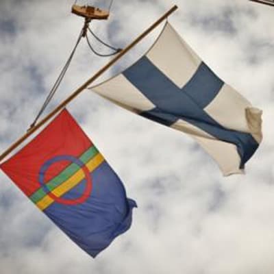 Bild på samiska och finska flaggan.