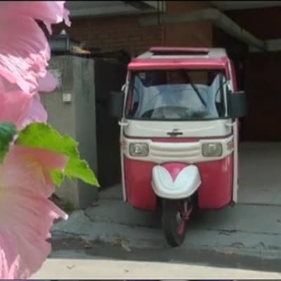 Pink Rickshaw - taxi för kvinnor - i Pakistan