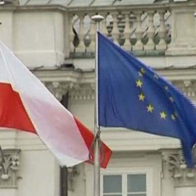 Polen-flagga och EU-flagga