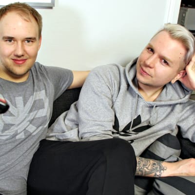 Sohvaperunat-sarjan toinen tuotantokausi, helsinkiläiset Perttu ja Jarno
