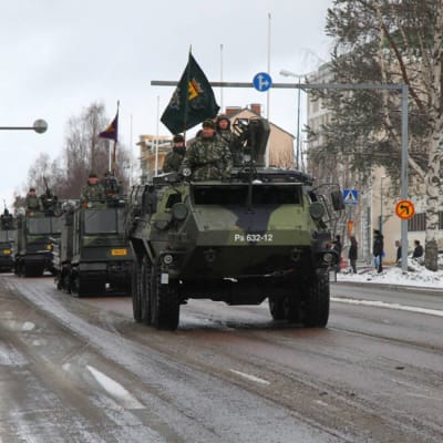 Koostelähetys valtakunnallisesta itsenäisyyspäivän paraatista.