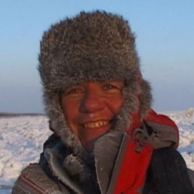 Dominick Arduin valmistautuu kohtalokkaalle jäätikköhiihdolle, Ajankohtainen kakkonen (2004)