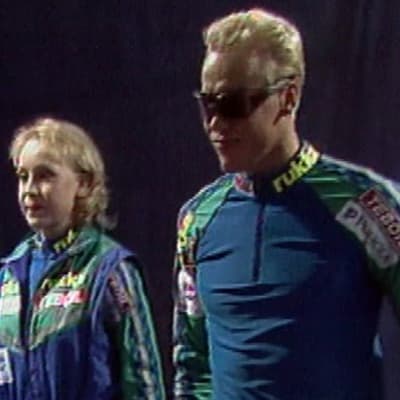 Olympijoukkue 1996 esittelee kisa-asuja.