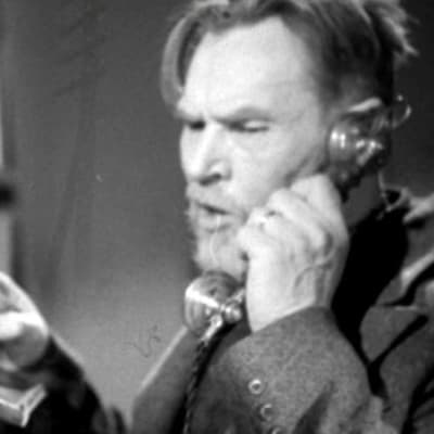 Mies puhuu puhelimeen (1957)