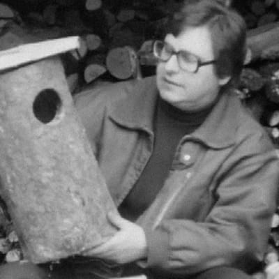 Esitellään pöllökokoinen linnunpönttö Eräruutu-ohjelmassa vuonna 1973.