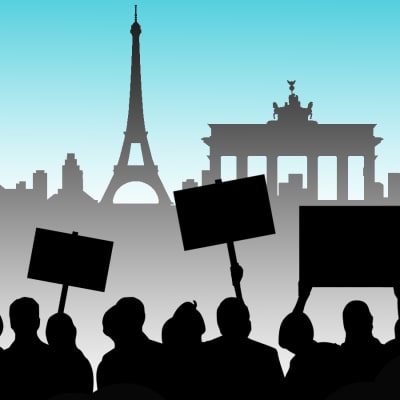Symbolisk grafik: personer demonstrerar utanför kända landmärken som Brandenburger Tor, Eiffeltornet och Frihetsgudinnan.