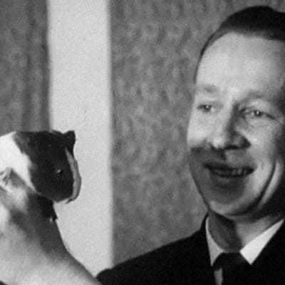 Solmu Mäkelä temppuilee 1956.