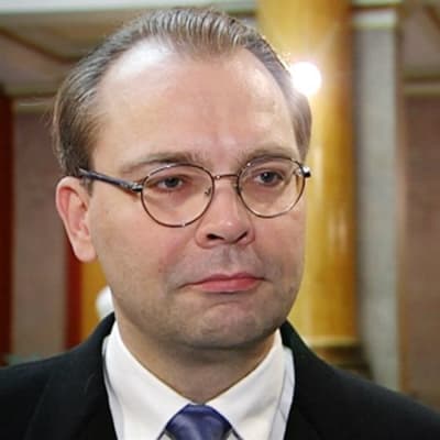 Försvarsminister Jussi Niinistö (Sannf)
