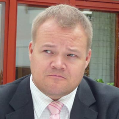Janne Pesonen leder Samlingspartiet i Helsingfors.