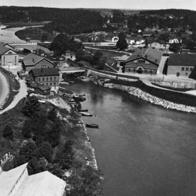 Helsingin Vanhakaupunki. Etualalla Hämeentie, oikealla Kuninkaankartanonsaari. 1932.