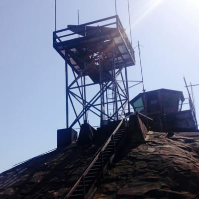 Armeijalta jää saareen muun muassa tutkalaitteita.