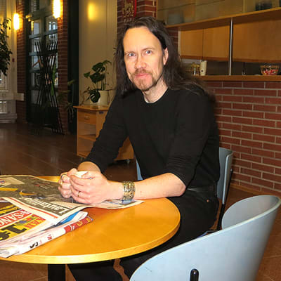 Kirjailija J-P Koskinen.
