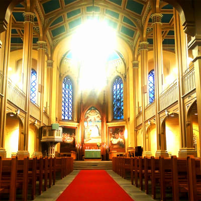Kyrka innifrån.