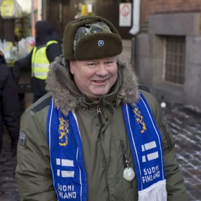 Heikki Hursti ordnade självständighetsfest för mindre bemedlade