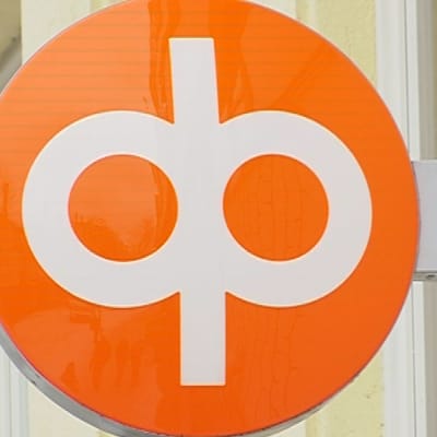 Osuuspankin logo pankin ulkoseinässä