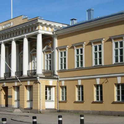 Åbo Akademis huvudbyggnad vid Domkyrkotorget i Åbo.