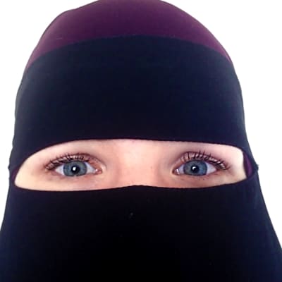 Maryam iklädd niqab