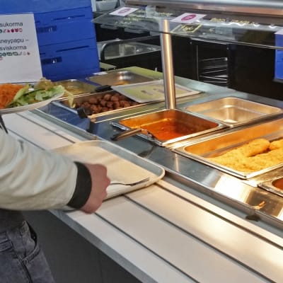Juveneksen Oulun yliopiston Napa-ravintolan ruokalinja.