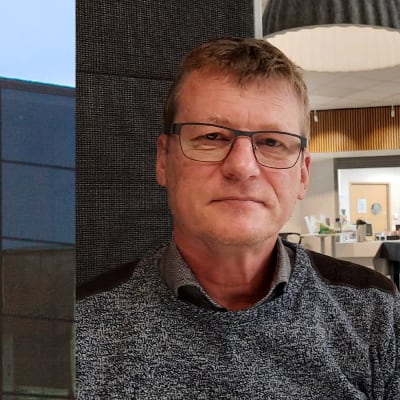 Skylt där det står Prakticum och en äldre mans ansikte i närbild.