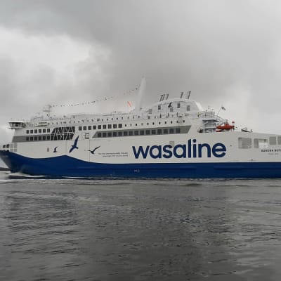 Aurora Botnia anländer till Vasa