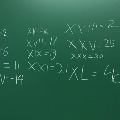 Matematikuppgifter i skolan.