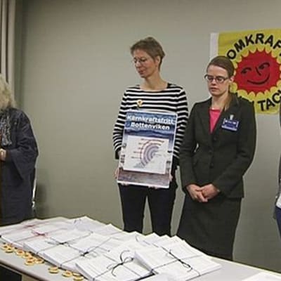 Det svenska nätverket Kärnkraftsfritt Bottenviken vädjade den 2 december 2014 till riksdagen att rösta omkull Fennovoima.
