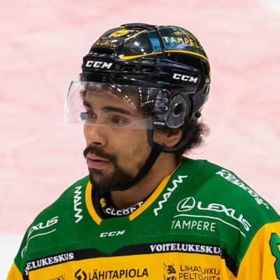 Ilveksen Joonas Oden sai suihkukomennuksen polvitaklauksesta SM-liigassa 8.3.2022.