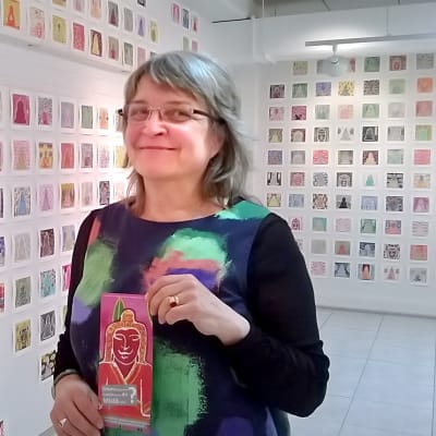 Marja Kolu är kurator för utställningen ”Varifrån kommer du?” på Seinäjoki Konsthall.