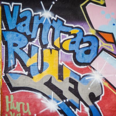 Graffiti jossa teksti Vantaa Rules.