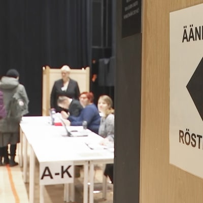 Äänestyspaikka Helsingin Maunulassa.