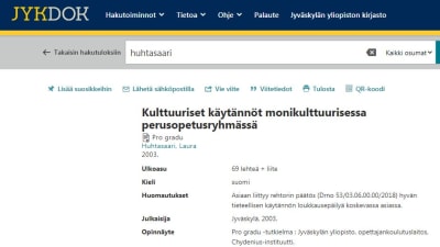 Skärmbild från Jyväskylä universitets biblioteksdatabas med anmärkning om rektors beslut gällande Laura Huhtasaaris pro gradu.