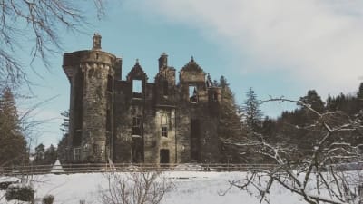 Dunans slott i Skottland i vinterskrud.