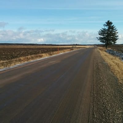 Kankaankylältä Kauhavan kuntakeskukseen johtava uusi tie ja silta valmistuivat 2016.