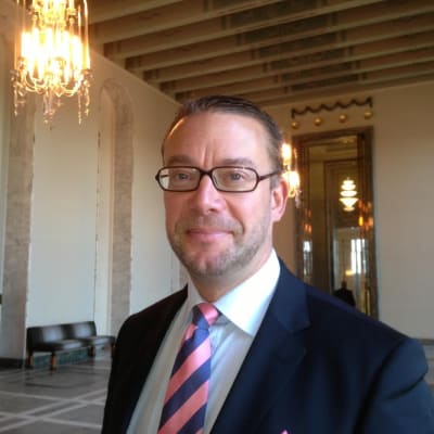 Stefan Wallin, sfp, ansvarar för Ryssland i riksdagens framtidsutskott
