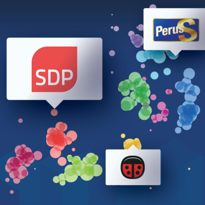 Grafik som visar partiers logotyper mot en blå bakgrund med färgade prickar.